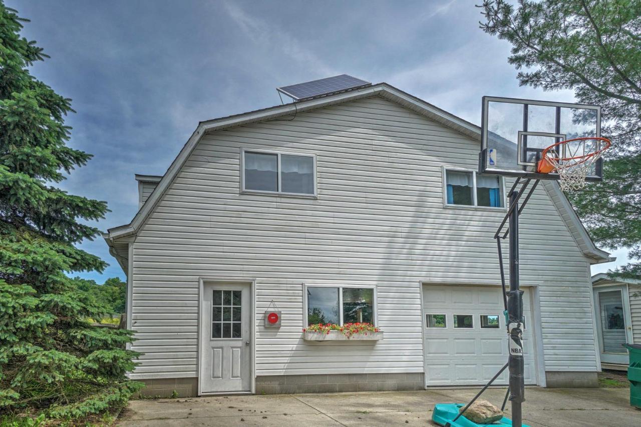 Loft Unplugged With Outdoor Space In Amish Country! Burton المظهر الخارجي الصورة
